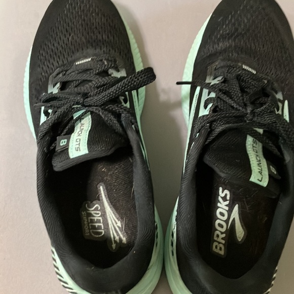 Brooks Launch GTS - Picture 5 of 8